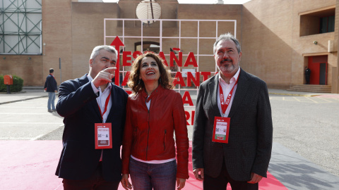 Santos Cerdán, María Jesús Montero y Juan Espadas en Sevilla este viernes en el inicio del 41 Congreso Federal del PSOE.