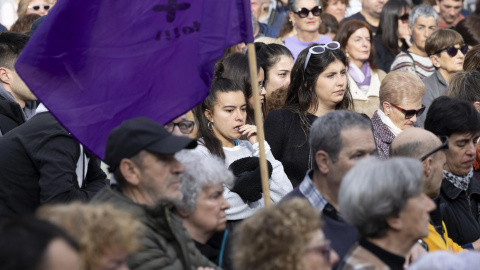 Concentración convocada este domingo por el movimiento feminista de Pasaia en protesta por el asesinato machista de este sábado, a 1 de diciembre de 2024.