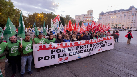  Varias personas durante una manifestación por la educación pública, en Madrid. Alberto Ortega / Europa Press.