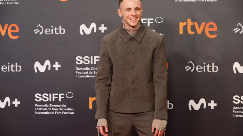  Iván Pellicer posa en la alfombra roja de la película ‘Querer’ en el Festival de Cine de San Sebastián. Raúl Terrel / Europa Press.