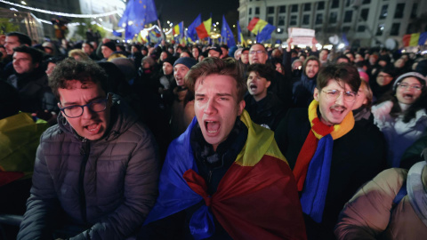 Manifestación proeuropea en Bucarest tras la primera vuelta de las elecciones presidenciales, a 5 de diciembre de 2024.