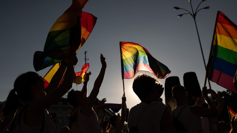 Varias personas con banderas LGTBI durante la manifestación estatal del Orgullo LGTBIQ+ 2024, a 6 de julio de 2024. | Alejandro Martínez Vélez / Europa Press