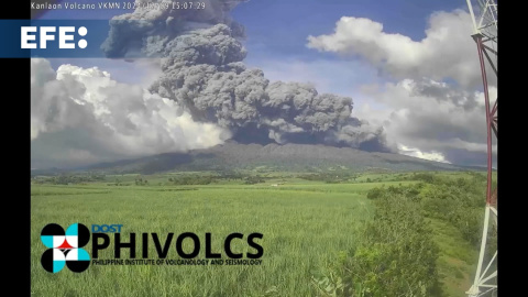 El volcán Kanlaon entra en erupción en Filipinas entre órdenes de evacuación