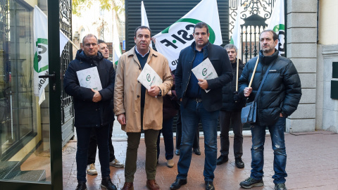 Los representantes del CSIF, Mario Gutiérrez, Francisco Lamas y Jorge Vila, ofrecen declaraciones a los medios, a 9 de diciembre de 2024.