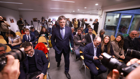 El presidente de Junts per Catalunya, Carles Puigdemont, ofrece una rueda de prensa tras una reunión de la junta directiva del partido en Bruselas, (Bélgica)