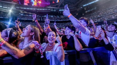 Imagen de archivo del público durante un concierto de Duki en el Bernabéu. — Ricardo Rubio / Europa Press