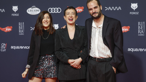 La periodista María Guerra (c) posa en la alfombra roja de la gala de entrega de la undécima edición de los Premios Feroz que entrega la Asociación de Informadores Cinematográficos de España (AICE), celebrada este viernes en el Palacio de V