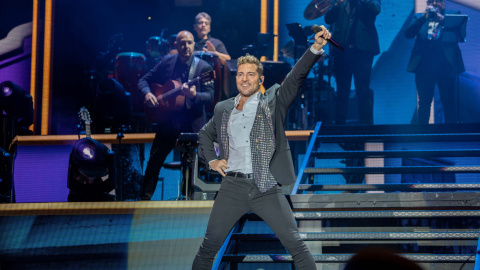 David Bisbal, durante el concierto en Almería con el que el artista conmemoró su 20 aniversario en la música. Foto: Movistar Plus+