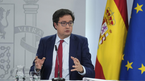 El ministro para la Transformación Digital y de la Función Pública, Óscar López, comparece en la rueda de prensa posterior al Consejo de Ministros en el Palacio de la Moncloa en Madrid, este martes.