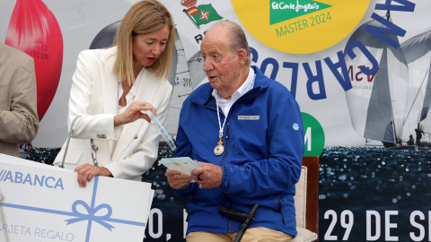 El Rey Emerito, Don Juan Carlos de Borbón, preside la entrega de trofeos de la Regata Rey Juan Carlos I El Corte Inglés Máster en el club náutico, en Galicia.