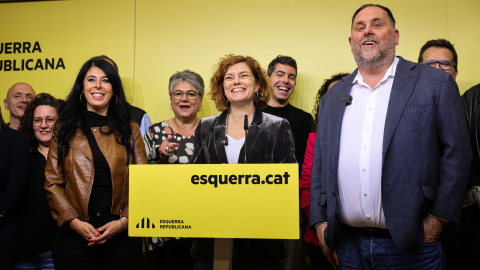 La candidatura de Militància Decidim, a la seu d'ERC, amb Oriol Junqueras i Elisenda Alamany