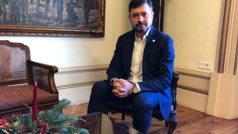 Vadym Boichenko, alcalde de Mariúpol (Ucrania), en el Ayuntamiento de A Coruña tras la entrevista con Público.