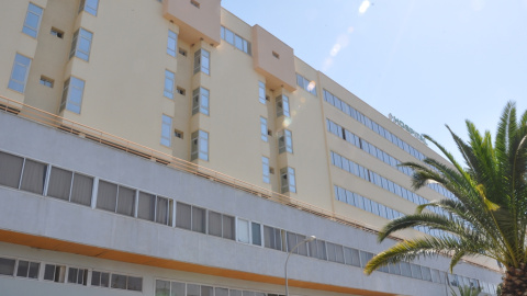 Imagen de la fachada del Hospital Universitario Virgen de la Victoria en Málaga.