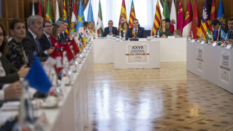 Vista de la reunión de la XXVII Conferencia de Presidentes, en el Palacio de la Magdalena, en Santander.