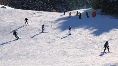 Esquiadors a la Molina aquest dissabte, inici de temporada.