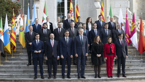 El rey Felipe VI, el presidente del Gobierno, Pedro Sánchez y todos los presidentes autonómicos, la mayoría del PP, el pasado viernes en Santander.