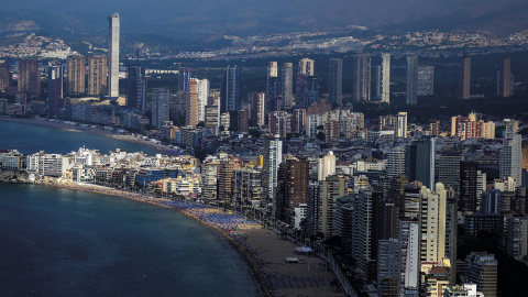 Edificios del paseo marítimo de la playa deLevante, en Benidorm, el 7 de junio de 2022