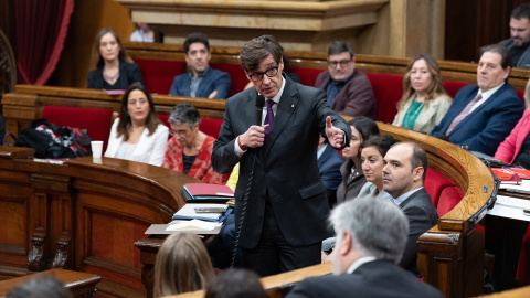 El presidente de la Generalitat, Salvador Illa, durante un pleno en el Parlament de Cataluña, a 18 de diciembre de 2024.