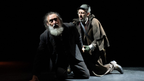 Ginés García Millán y Antonio Molero, en una escena de Luces de Bohemia en el Teatro Español.