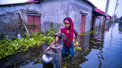 Inundaciones masivas, desplazamientos forzados y pérdidas económicas colosales. El cambio climático ha dejado de ser una amenaza futura para convertirse en una crisis presente. Hoy les traemos un recorrido por los países más afectados durante el último año y los estragos que ha causado esta crisis. España, varios países europeos, Brasil, Cuba, Kenia, Tanzania, Sudán del Sur, Vietnam y Nepal . Las cifras son alarmantes y detrás de ellas están las vidas de miles de personas.

Nuestro periodismo es posible gracias a nuestros suscriptores. Únete a la República de Público y defiende el periodismo valiente, feminista y de izquierdas: https://bit.ly/3REUOTN

Periodismo, investigación y compromiso para construir un mundo más igualitario.
¡Suscríbete ya a nuestro canal!: https://bit.ly/2U8nM0q
Visita: https://www.publico.es
Síguenos en Facebook: https://www.facebook.com/diario.publico/
Síguenos en Twitter: https://twitter.com/publico_es
Síguenos en Instagram: https://www.instagram.com/publico.es
Síguenos en TikTok: https://www.tiktok.com/@publico_es