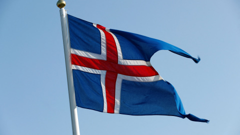 La bandera nacional de Islandia.