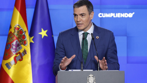 El presidente del Gobierno, Pedro Sánchez, ofrece una rueda de prensa tras reunión del último Consejo Ministros del año en el palacio de la Moncloa en Madrid este lunes.