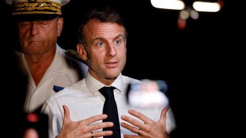 Emmanuel Macron visita Mayotte tras el paso del huracán Chido.