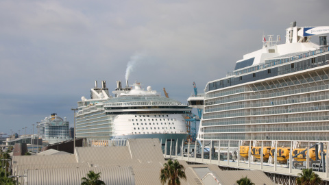 Diversos creuers estacionats al port de Barcelona