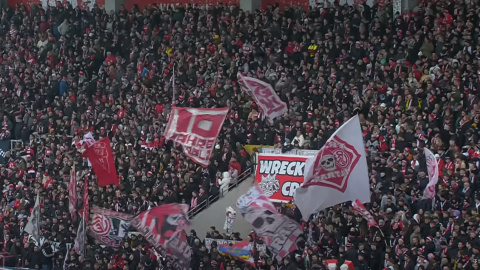 Afición del Rot-Weiss Essen, de la tercera división alemana, durante el partido contra el Stuttgart II.