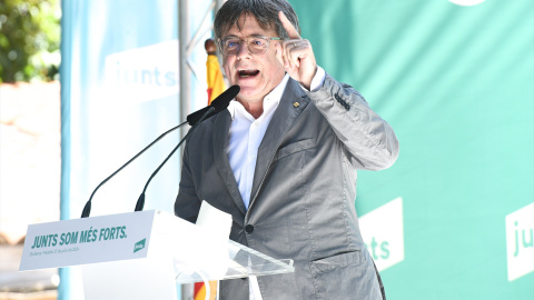 l expresidente de la Generalitat de Catalunya, Carles Puigdemont, interviene durante el acto de celebración del cuarto aniversario de la fundación de Junts