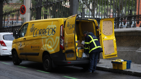 Un trabajador de Correos en una imagen de archivo.