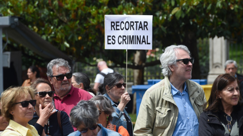 Cientos de personas durante una manifestación para defender la sanidad pública, a 19 de mayo de 2024, en Madrid.