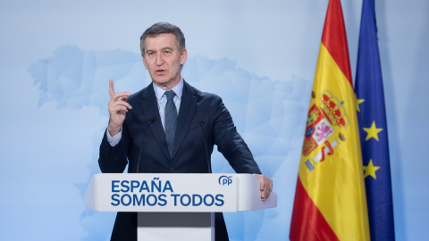 El presidente del Partido Popular, Alberto Núñez Feijóo, ofrece una rueda de prensa, en el Espacio Jorge Juan, a 27 de diciembre de 2024, en Madrid.