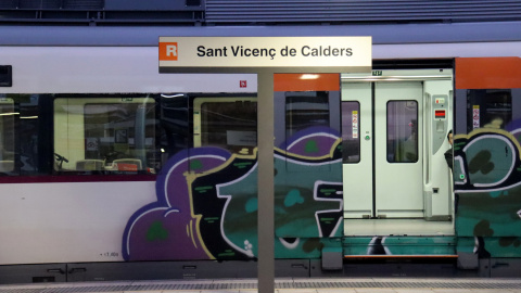 Imatge d'un tren a l'estació de Sant Vicenç de Calders