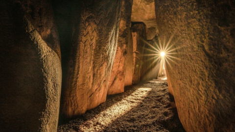 Solsticio de invierno en la cámara funeraria de Newgrange