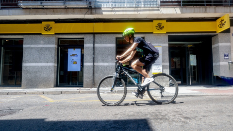 Fachada de una oficina de Correos, a 6 de agosto de 2024, en Madrid.