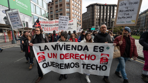 Foto de archivo de una manifestación por el derecho a la vivienda en Euskadi.