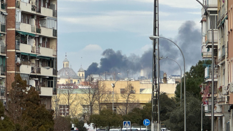 Columna de humo sobre Madrid, este jueves 2 de enero de 2025.