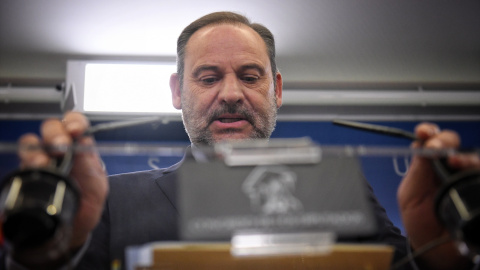 El exministro José Luis Ábalos durante una rueda de prensa en el Congreso de los Diputados.