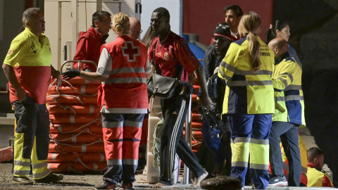 Miembros de Salvamento Marítimo en El Hierro, a 4 de diciembre de 2024.