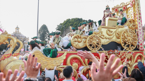 a carroza del rey Melchor durante la Cabalgata de Reyes Magos de Sevilla. A 04 de enero de 2025.