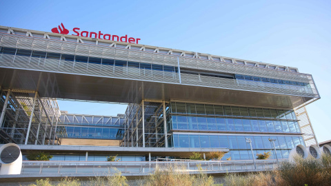 Uno de los edificios de la Ciudad Financiera del Banco Santander, en la localidad madrileña de Boadilla del Monte.