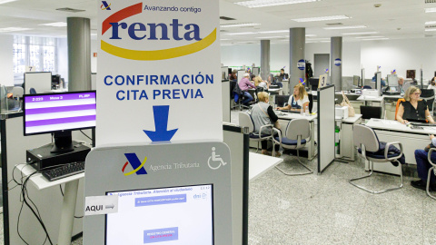 Una administración de la Agencia Tributaria en Madrid durante la campaña de presentación de la declaración del IRPF.