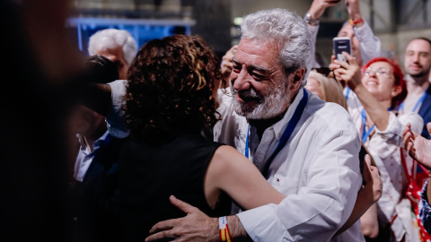 El jefe de Gabinete de Ayuso, Miguel Ángel Rodríguez, junto a la presidenta madrileña durante un acto.