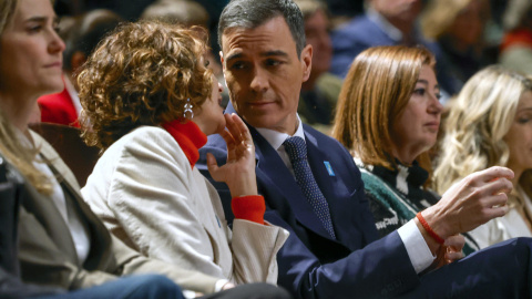 Pedro Sánchez y María Jesús Montero, en Madrid, este miércoles.