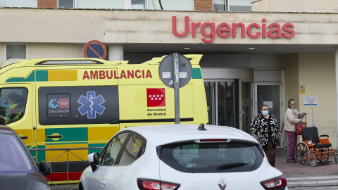 Foto de archivo de una ambulancia en las Urgencias del Hospital 12 de Octubre.