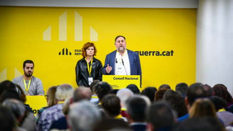 Elisenda Alamany i Oriol Junqueras en el Consell Nacional d'ERC celebrat aquest dissabte.