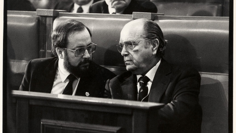 Xosé Luis Barreiro Rivas (i) y Xerardo Fernández Albor, vicepresidente y presidente de la Xunta, respectivamente, en el Parlamento de Galicia.