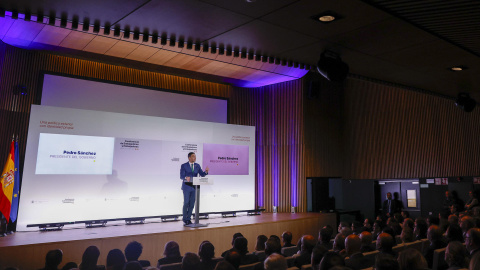 El presidente del Gobierno, Pedro Sánchez, da un discurso durante la IX Conferencia de Embajadores de España, este martes, en el Ministerio de Exteriores en Madrid