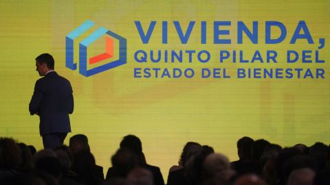 El presidente del Gobierno Pedro Sánchez, tras la clausura el foro 'Vivienda: quinto pilar del Estado del bienestar', en la que presentó sus propuestas para mejorar el acceso a la vivienda.